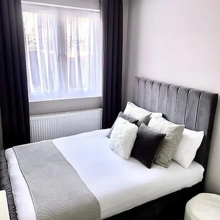 Luxury Two Bedroom Garden Flat