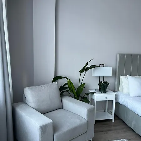 Luxury Two Bedroom Garden Flat Apartment Palmers Green