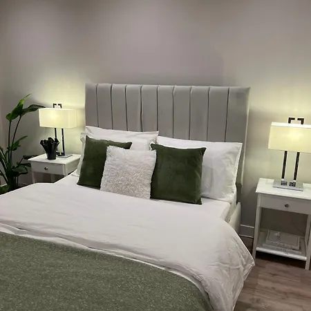 Apartment Luxury Two Bedroom Garden Flat Palmers Green