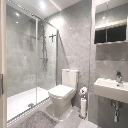 Luxury Two Bedroom Garden Flat