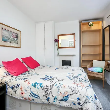 North Kensington Apartment