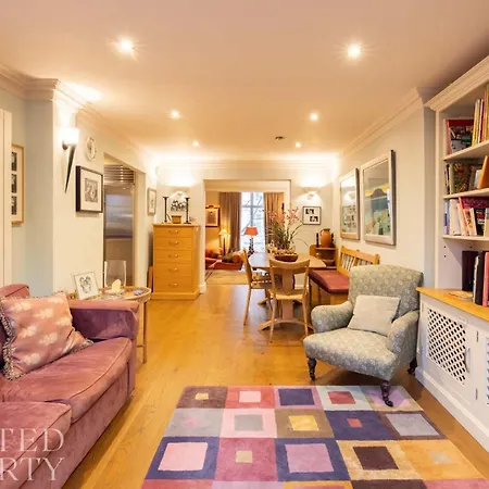Lavish 2 Bedroom Flat With Roof Garden By Hyde Park Apartment London