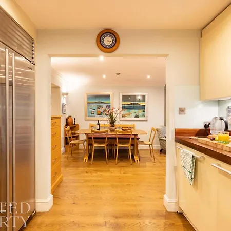 Lavish 2 Bedroom Flat With Roof Garden By Hyde Park Apartment London
