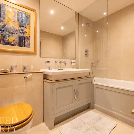 Lavish 2 Bedroom Flat With Roof Garden By Hyde Park *