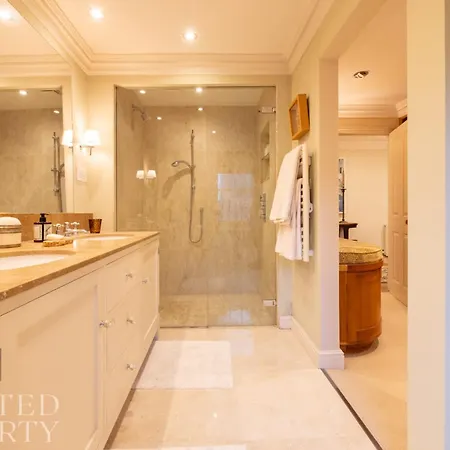 Lavish 2 Bedroom Flat With Roof Garden By Hyde Park London