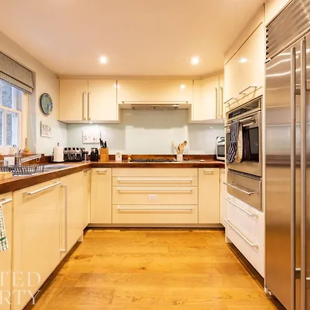 Lavish 2 Bedroom Flat With Roof Garden By Hyde Park Apartment London
