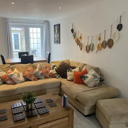 Holiday home Reach Retreat Spacious 4bed House Startford Maryland Great Transport Links London