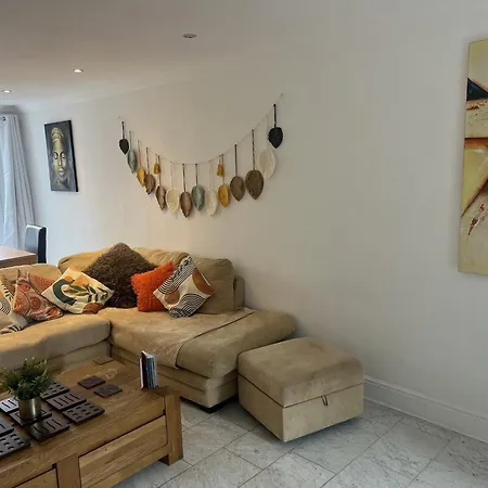 Reach Retreat Spacious 4bed House Startford Maryland Great Transport Links