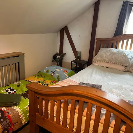 I Bedroom Flat On A Gated Farm In Tadworth Apartment