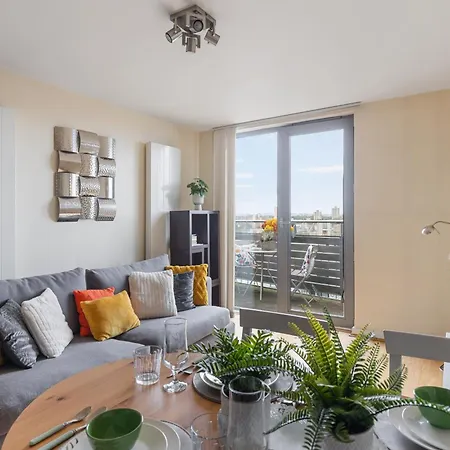 Stratford Skyview Apartment London