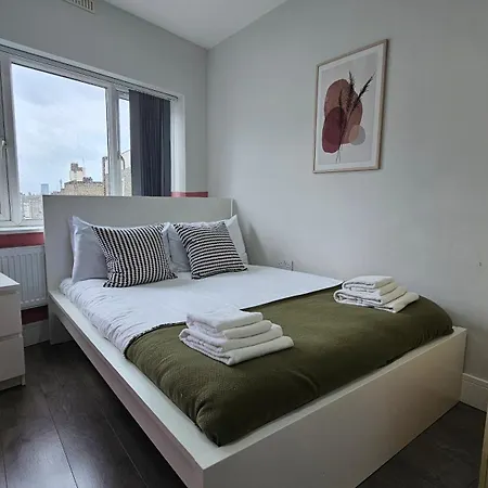 Charming Chalk Farm Apartment