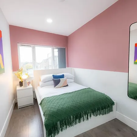 Charming Chalk Farm Apartment London