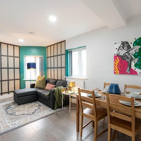Charming Chalk Farm * London
