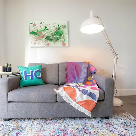 Charming Chalk Farm Apartment *