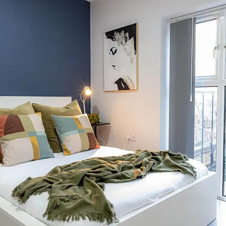 Charming Chalk Farm Apartment