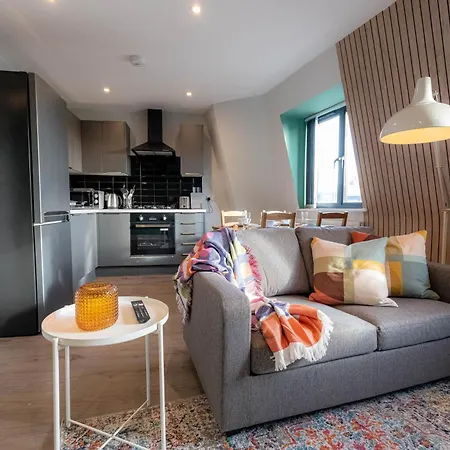 Charming Chalk Farm Apartment