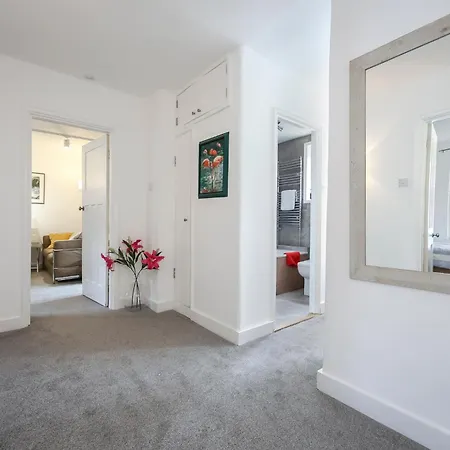 Apartment North Kensington London