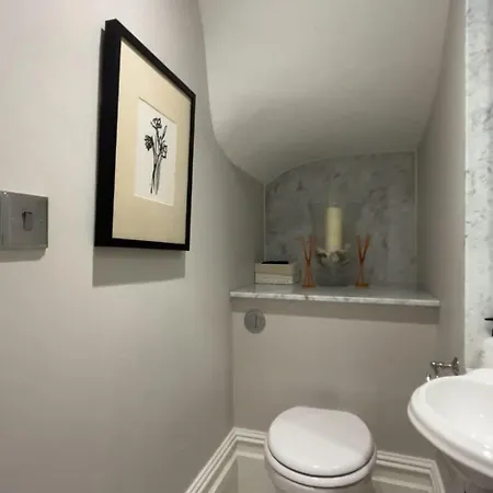 Apartment Exceptional Three-bedroom With Three En-suite Bathrooms *