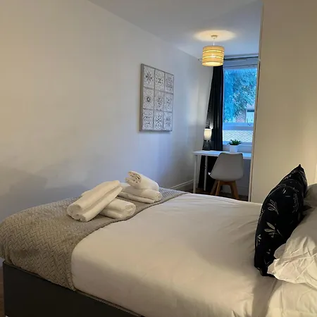 Earlsfield - Two Bedroom Flat