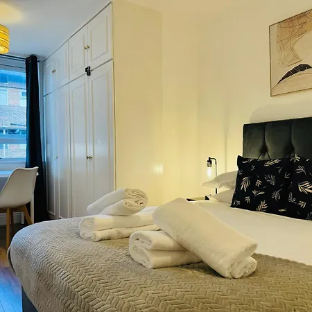 Apartment Earlsfield - Two Bedroom Flat *