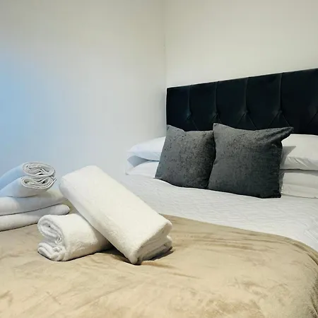 Earlsfield - Two Bedroom Flat Apartment London
