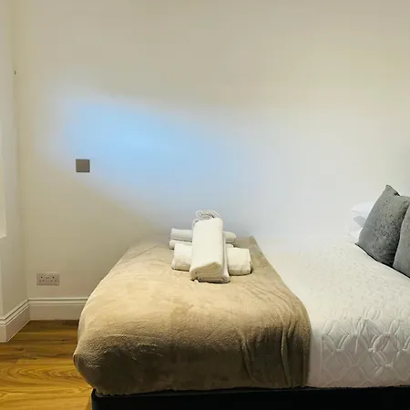 Earlsfield - Two Bedroom Flat Apartment