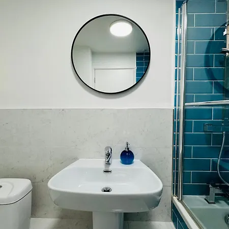 Earlsfield - Two Bedroom Flat Apartment
