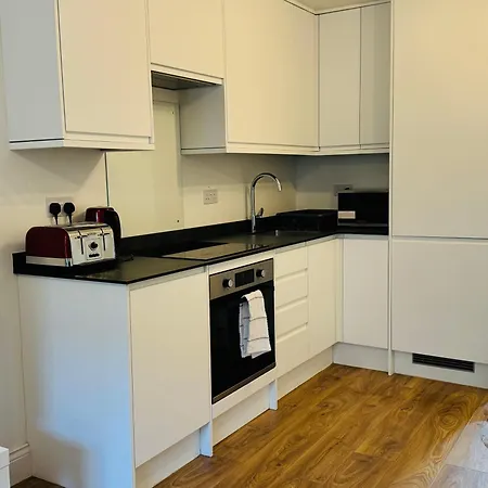 Earlsfield - Two Bedroom Flat Apartment London