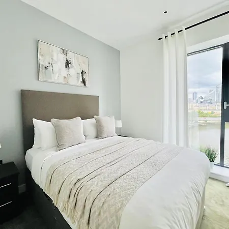 Luxurious - Prime Location Near Excel, O2 & Canary Wharf * לונדון