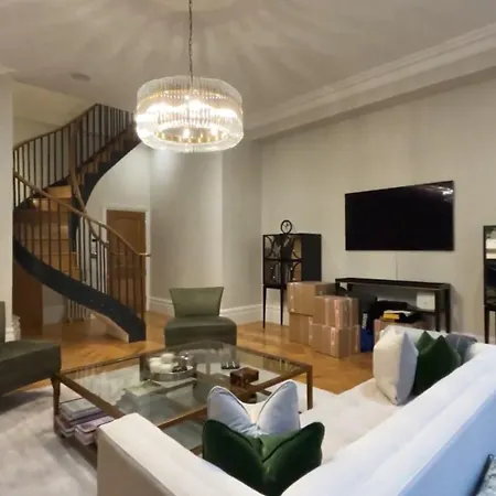 Exceptional Three-bedroom With Three En-suite Bathrooms