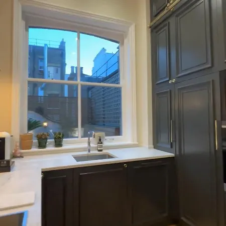 Apartment Exceptional Three-bedroom With Three En-suite Bathrooms