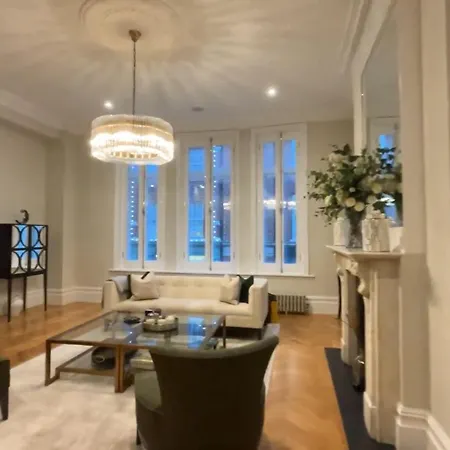 Exceptional Three-bedroom With Three En-suite Bathrooms * London