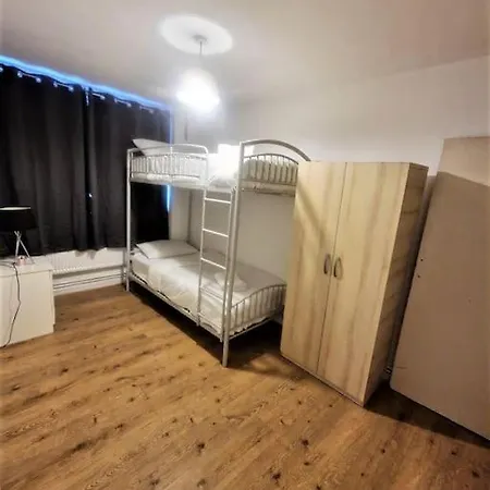 Apartment Zone 1, 3bedroom With A Garden *