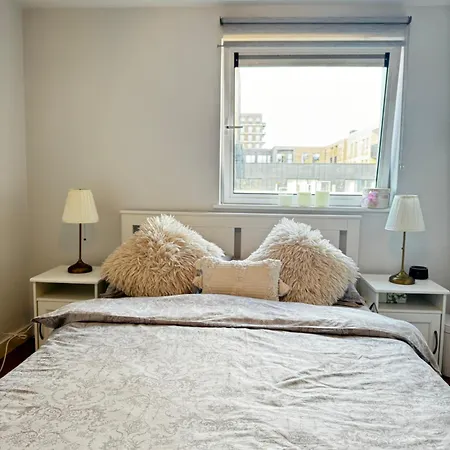 Apartment Entire Luxurious Flat In Beckton Excel Netflix & Free Wifi