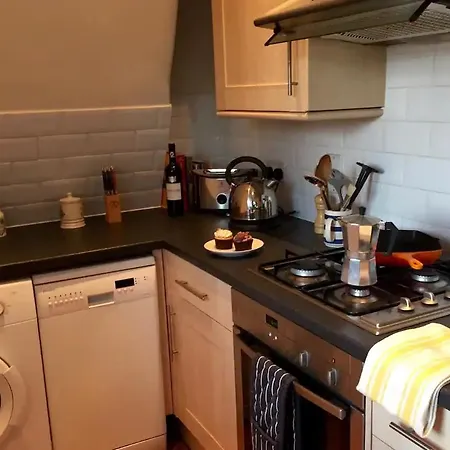 Stylish Floor 1 Bed Flat In West Hampstead * London