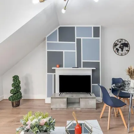 Apartment Crystal Palace Stylish Gem Slp 4 Next To Transport