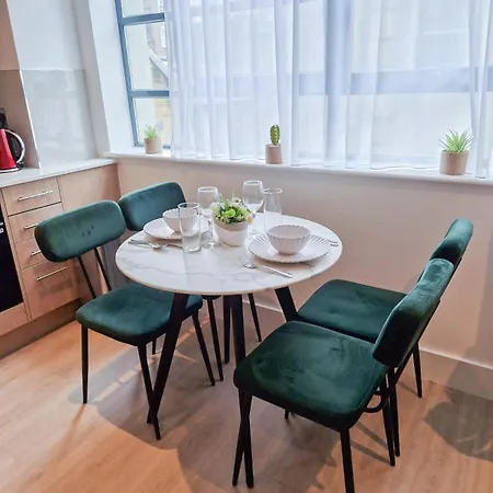 Modern & 3bedroom Flat With Pvt Balcony Steps From Regent's Park Appartamento *
