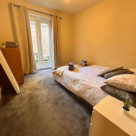 2 Bedroom In Se13 Apartment *
