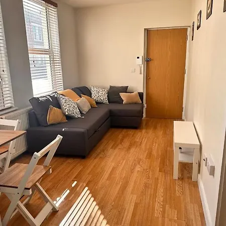 Apartment 2 Bedroom In Se13 *