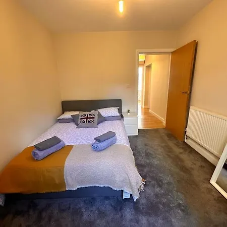 2 Bedroom In Se13 *