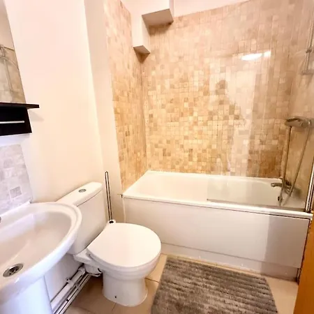 2 Bedroom In Se13 Apartment
