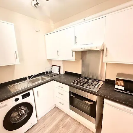2 Bedroom In Se13 *