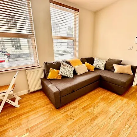Apartment 2 Bedroom In Se13 *
