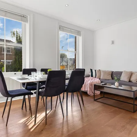 Luxury 4 Bedroom Flat With Stunning Shard View From Terrace In London! Next To Station, Sleeps 9 *