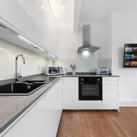 Apartment Luxury 4 Bedroom Flat With Stunning Shard View From Terrace In London! Next To Station, Sleeps 9 *