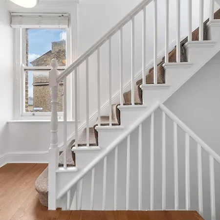 Luxury 4 Bedroom Flat With Stunning Shard View From Terrace In London! Next To Station, Sleeps 9 *