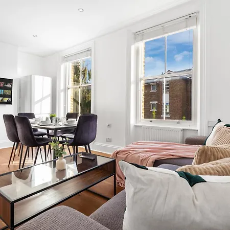 Apartment Luxury 4 Bedroom Flat With Stunning Shard View From Terrace In London! Next To Station, Sleeps 9 London