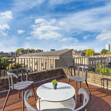 Luxury 4 Bedroom Flat With Stunning Shard View From Terrace In London! Next To Station, Sleeps 9 London