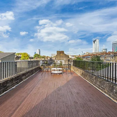 Apartment Luxury 4 Bedroom Flat With Stunning Shard View From Terrace In London! Next To Station, Sleeps 9 *
