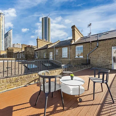 Luxury 4 Bedroom Flat With Stunning Shard View From Terrace In London! Next To Station, Sleeps 9 Apartment *